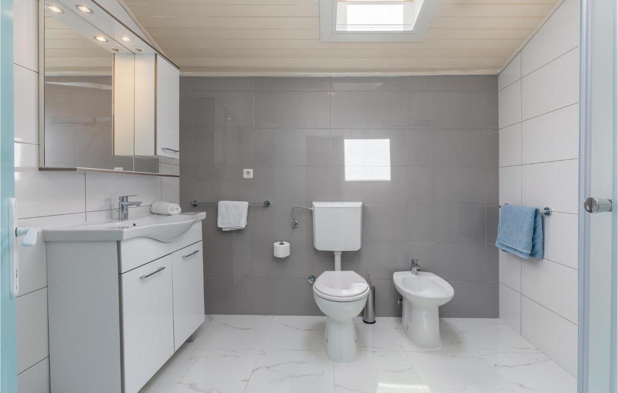 Cozy Apartment In Tar With House Sea View Tar-Vabriga Luaran gambar